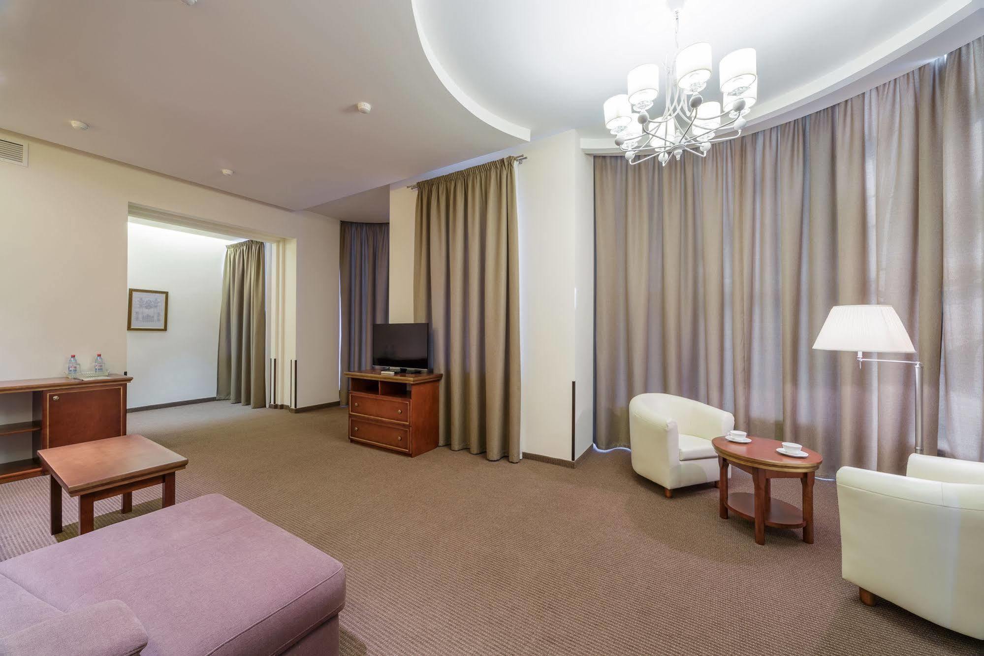 Alarus Luxe Hotel Odesa Exterior foto